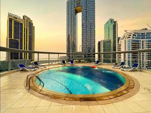 Luxury Dubai Marina Stunning Views & Rooftop Pool, Dubai (photo 4)
