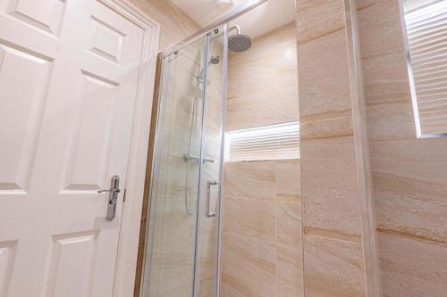 No 50 - one bed apartment in Liverpool Sleeps 4, Liverpool (photo 5)