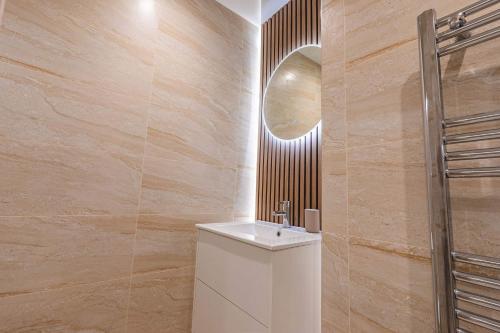 No 50 - one bed apartment in Liverpool Sleeps 4, Liverpool (photo 6)