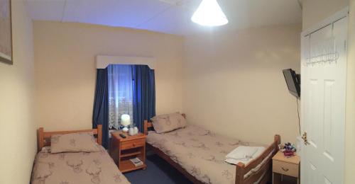 2 twin beds