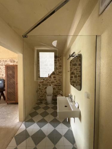 Deluxe Double Room (2 Adults + 1 Child) image 3