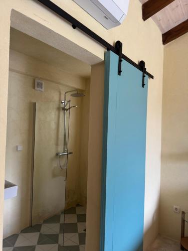 Deluxe Double Room (2 Adults + 1 Child) image 4