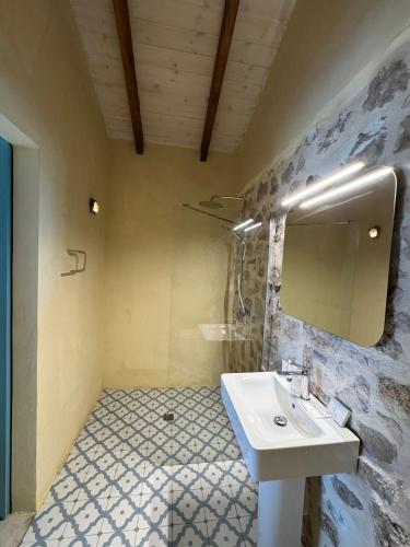Deluxe Double Room image 2