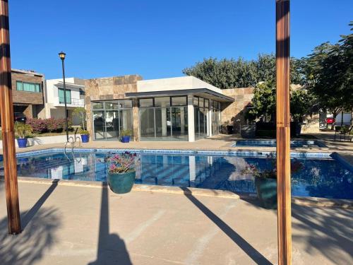 Casa amplia in Fraccionamiento del Camino