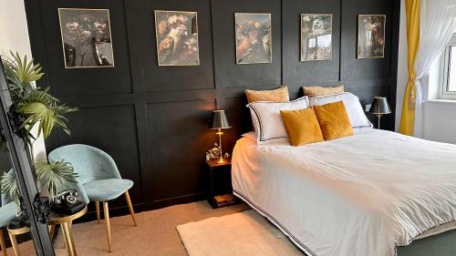 The Black & White House gîte à louer Neston