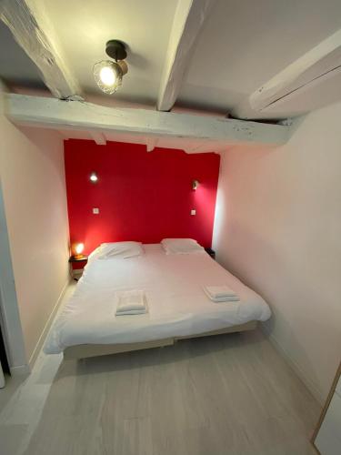 Logement avec alcôve et jardin proche du Château (Logement avec alcove et jardin proche du Chateau) in วิลองดรี