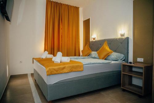 Double Room image 3