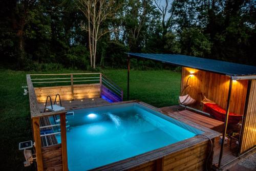 Maison de charme, piscine, jacuzzi, rivière, gîte à louer Les Hauts de Flacy