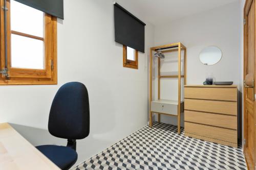 Two-Bedroom Deluxe Apartment image 10