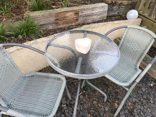 fAiRy DeLL Guesthouse, with cozy lockable rooms, tv, tea tray with choccies, free wifi and parking,  in Wyke