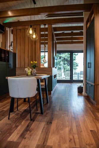 ห้องอาหาร, Panoráma Cottage (Panorama Cottage) in นยูล