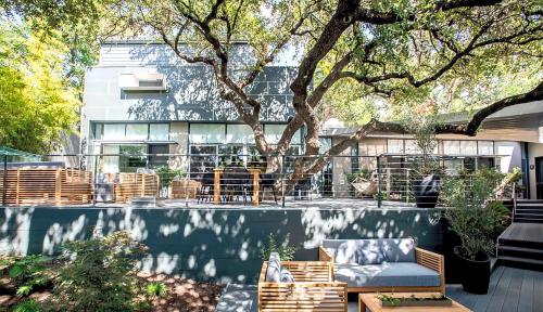 Frame Hotel - Treehouse - image 3