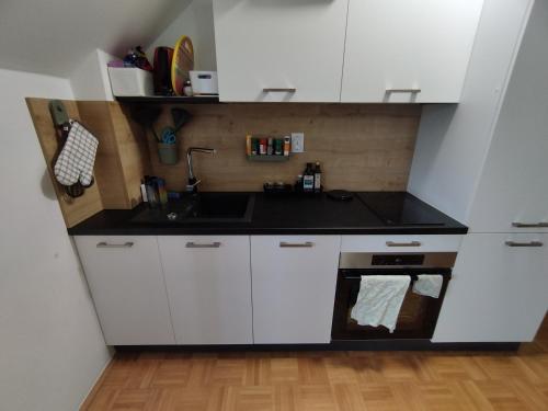 кухня, Apartma Valerija in Жреце