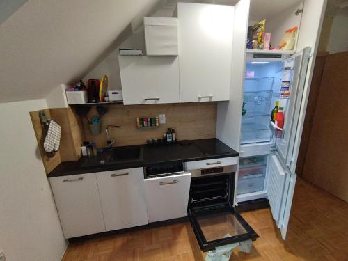 кухня, Apartma Valerija in Жреце