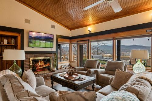 Lux,HotTub,Game Room,Central Location,Mountain View