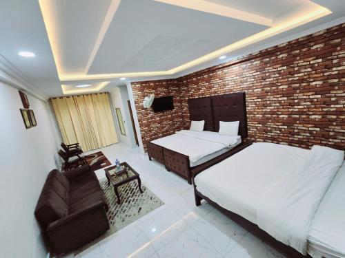 GrandTaj - image 2