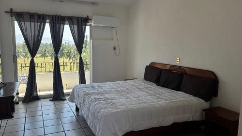 1 double bed, 2 twin beds