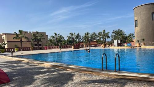 Villa avec vues sur dunes, montagnes et ocean! Acces plage direct! Proche SIDI BOULFDAIL et AGLOU in Mirhleft