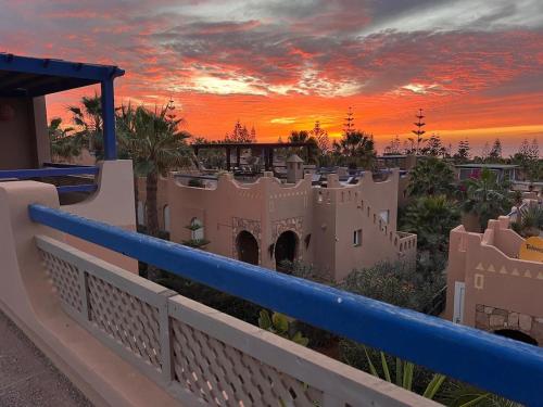 Villa avec vues sur dunes, montagnes et ocean! Acces plage direct! Proche SIDI BOULFDAIL et AGLOU in Mirhleft