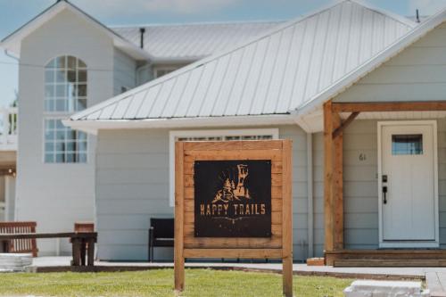 Happy Trails Bed and Breakfast - image 3