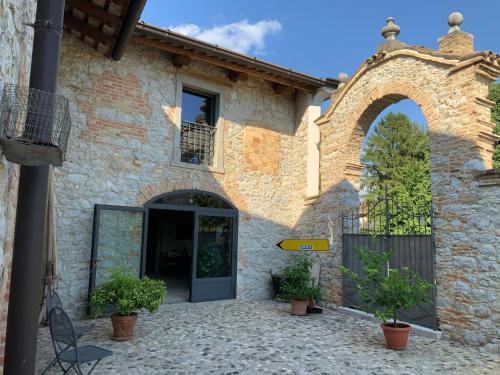 Borgo Palazzo Steffaneo in San Vito Al Torre