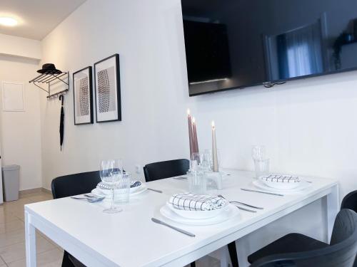 Facilities, Near Beach and Easy Parking - By Solstad in Kavala