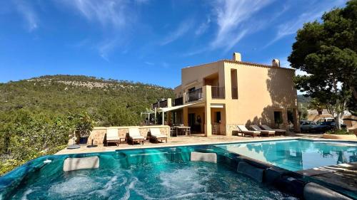 Casa en Cala Vadella con piscina y vistas al mar, Ibiza