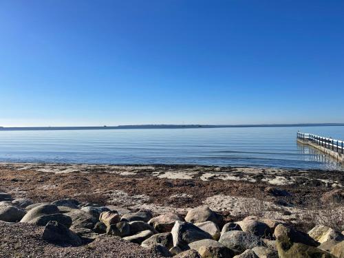 Lilla kyrkhuset pa Raa in Planteringen