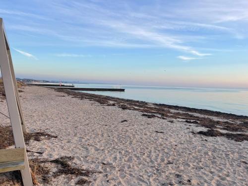 Lilla kyrkhuset pa Raa in Planteringen