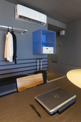 Luxury  Twin - 2 Single Beds image 6