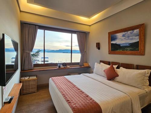 Damar Toba Room Type - Deluxe Room (2 Adults + 1 Child)