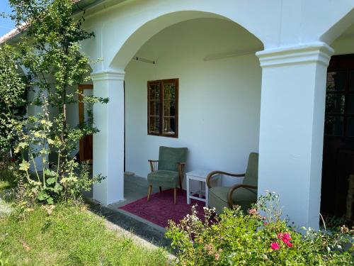 Charmantes Arkadenhaus mit großem Garten in ร็อจท็อกมัสซาจ