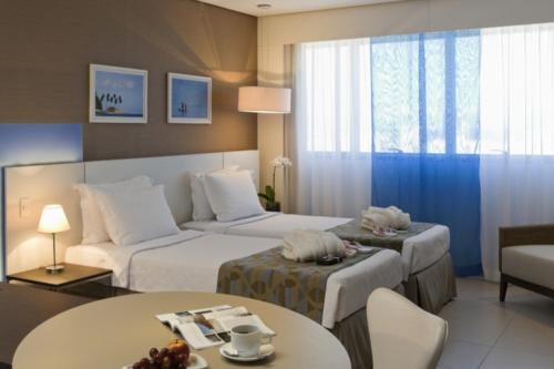 Standard Twin - 2 Single Beds image 2