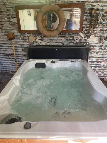 ג'קוזי, Chez HENRIETTE in Terre-de-Haut