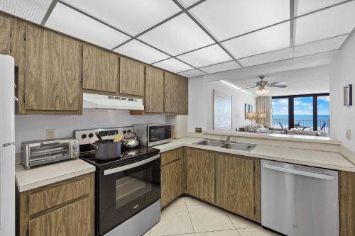 South Seas Tower 2-1205 - image 3