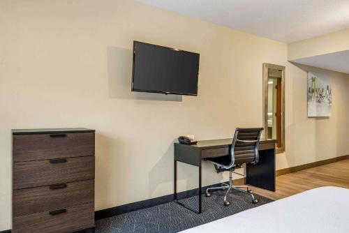 Studio with 1 King Bed - Disability Access - Non-Smoking image 8