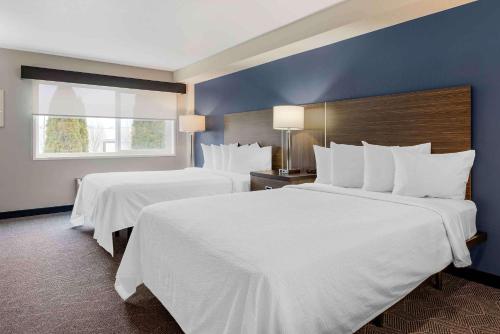Queen Room with Two Queen Beds - Non-Smoking room in Extended Stay America Premier Suites - Portland - North