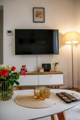 Two-Bedroom Apartment with Balcony and Sea View image 10