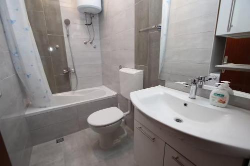 Three-Bedroom Apartment with Balcony image 10
