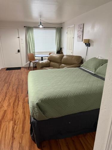 1 queen bed