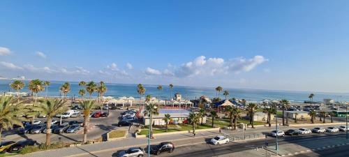 SEA VIEW HAIFA Suite on the beach in Kiryat Yam