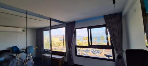SEA VIEW HAIFA Suite on the beach in Kiryat Yam