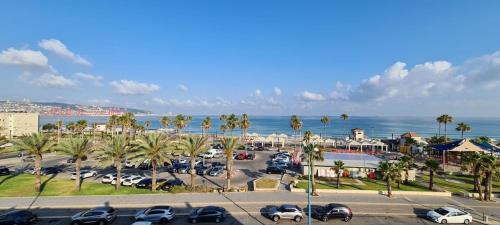 SEA VIEW HAIFA Suite on the beach in Kiryat Yam
