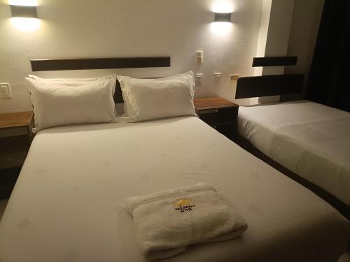 1 double bed, 1 twin bed