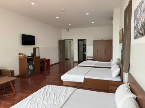 3 king beds