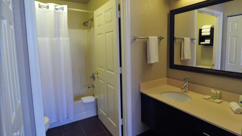 Staybridge Suites Chicago-Oakbrook Terrace, an IHG Hotel