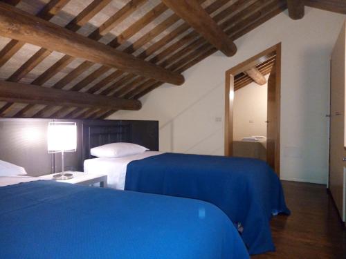 2 bedrooms, 4 beds