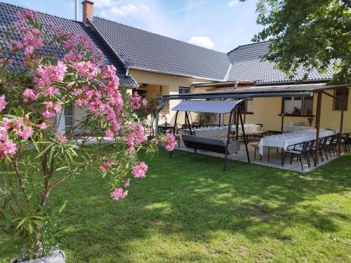 Tartós Szegfű Vendégház, Magánszállás (Tartos Szegfu Vendeghaz, Maganszallas) in Szeged