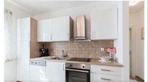 virtuve, NEW!!! Apartment Eowyn in Gedici