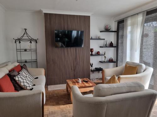 2 Bed semi-detached house near Spice of India
